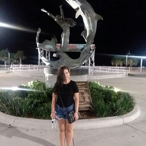 Meet your Posher, Stephanie - Picture 2 of 2